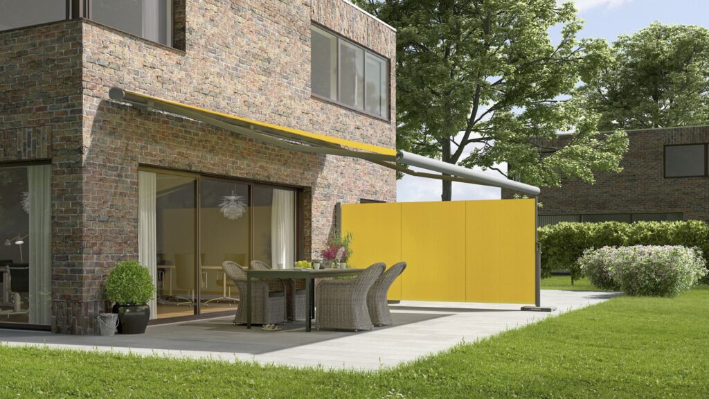 Store latéral jaune de la marque Markilux