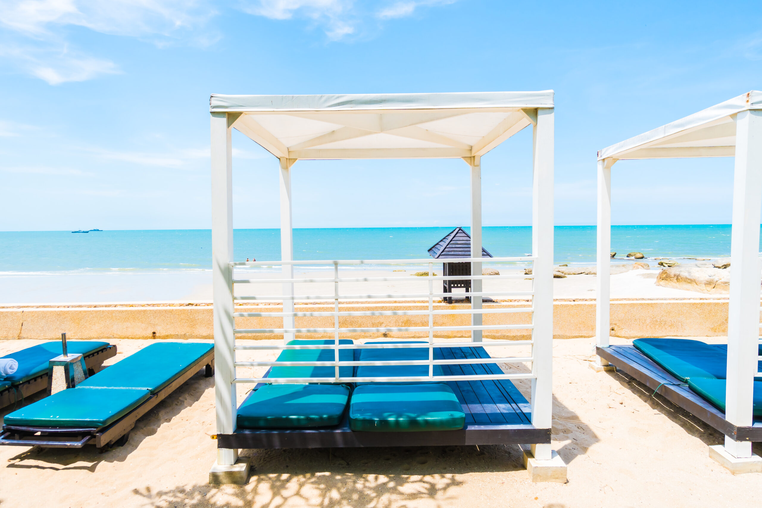 une pergola est idéale à proximité d’une piscine